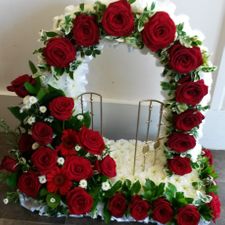 wreath red and white